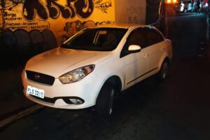 Homem rouba carro e é preso após bater o veículo tentando fugir da polícia, em Limeira