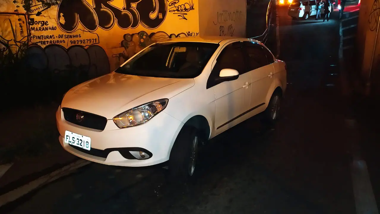 Homem rouba carro e é preso após bater o veículo tentando fugir da polícia, em Limeira