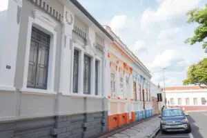 Amparo (SP) veta aglomerações e fecha comércios até 23h