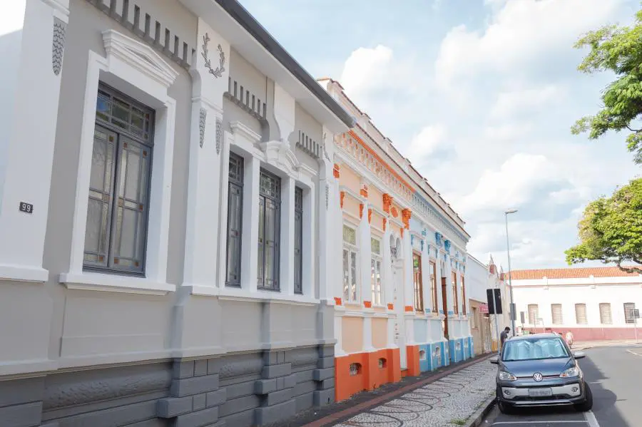 Amparo (SP) veta aglomerações e fecha comércios até 23h