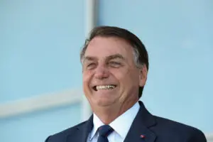 Bolsonaro sanciona projeto que detalha proibição de tatuagem na Marinha