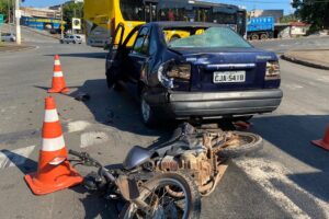 Acidente entre carro e motociclista termina com um ferido na Avenida Laranjeiras, em Limeira