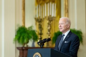 Joe Biden anuncia maior sanção econômica da história à Rússia