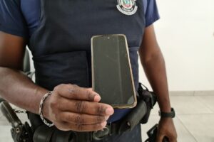 Homem rouba celular de adolescente no Cecap e se esconde no AME, em Limeira