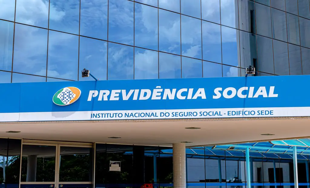 Justiça suspende paralisação de peritos do INSS