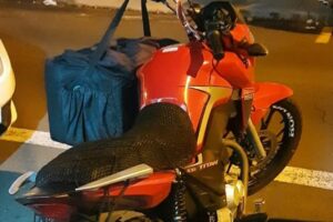 Adolescentes são detidos após furtarem moto na Avenida Eduardo Peixoto, em Limeira