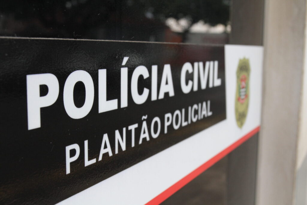 Jovem é preso com carro roubado; ele capotou o veículo com outros quatro acompanhantes na área rural de Limeira