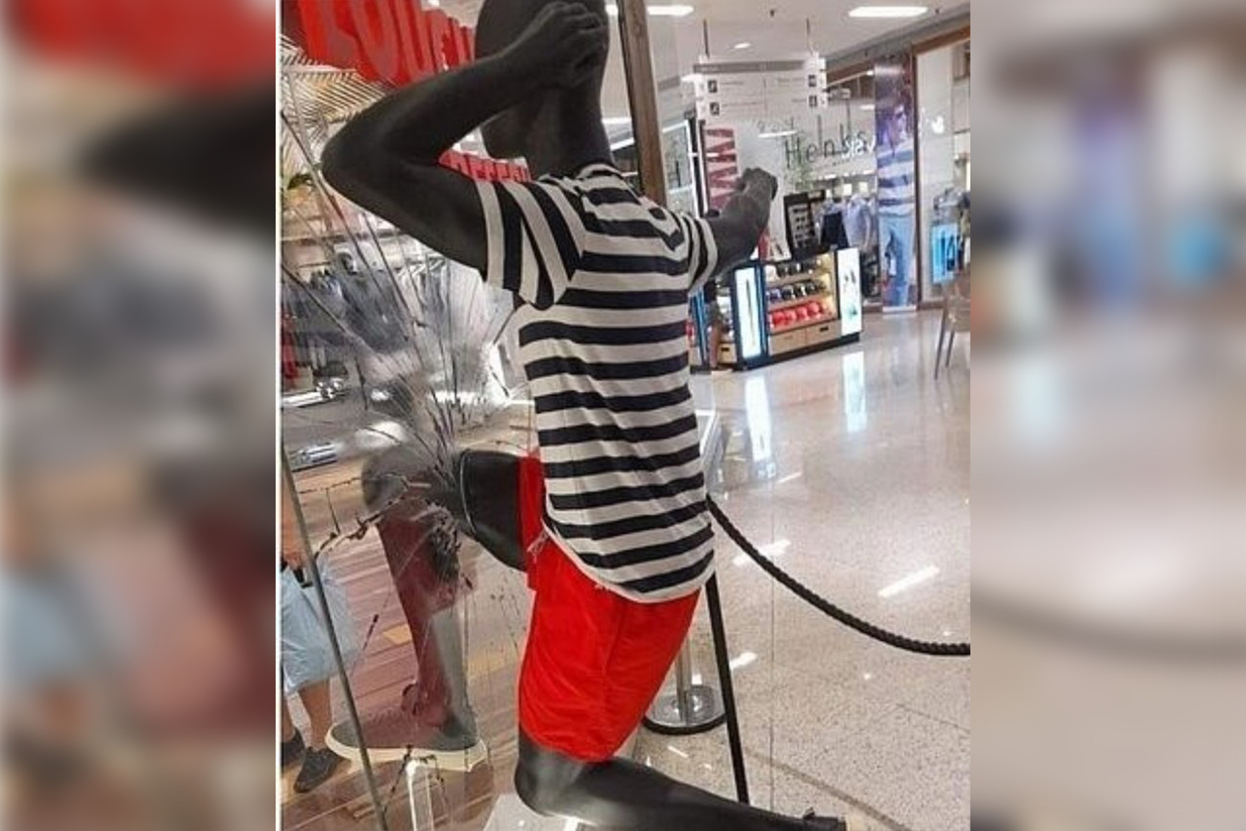 Promotoria apura acusação de racismo em vitrine de loja da Reserva