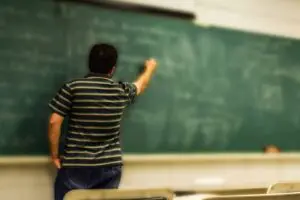 Mães de alunos reclamam de estudantes matriculados em escolas longe de casa em Limeira