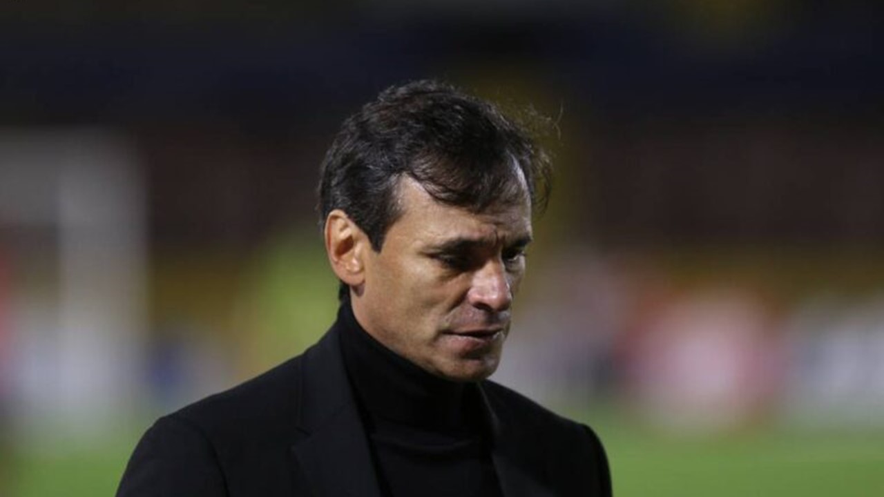 Santos acerta com o técnico argentino Fabián Bustos para substituir Carille