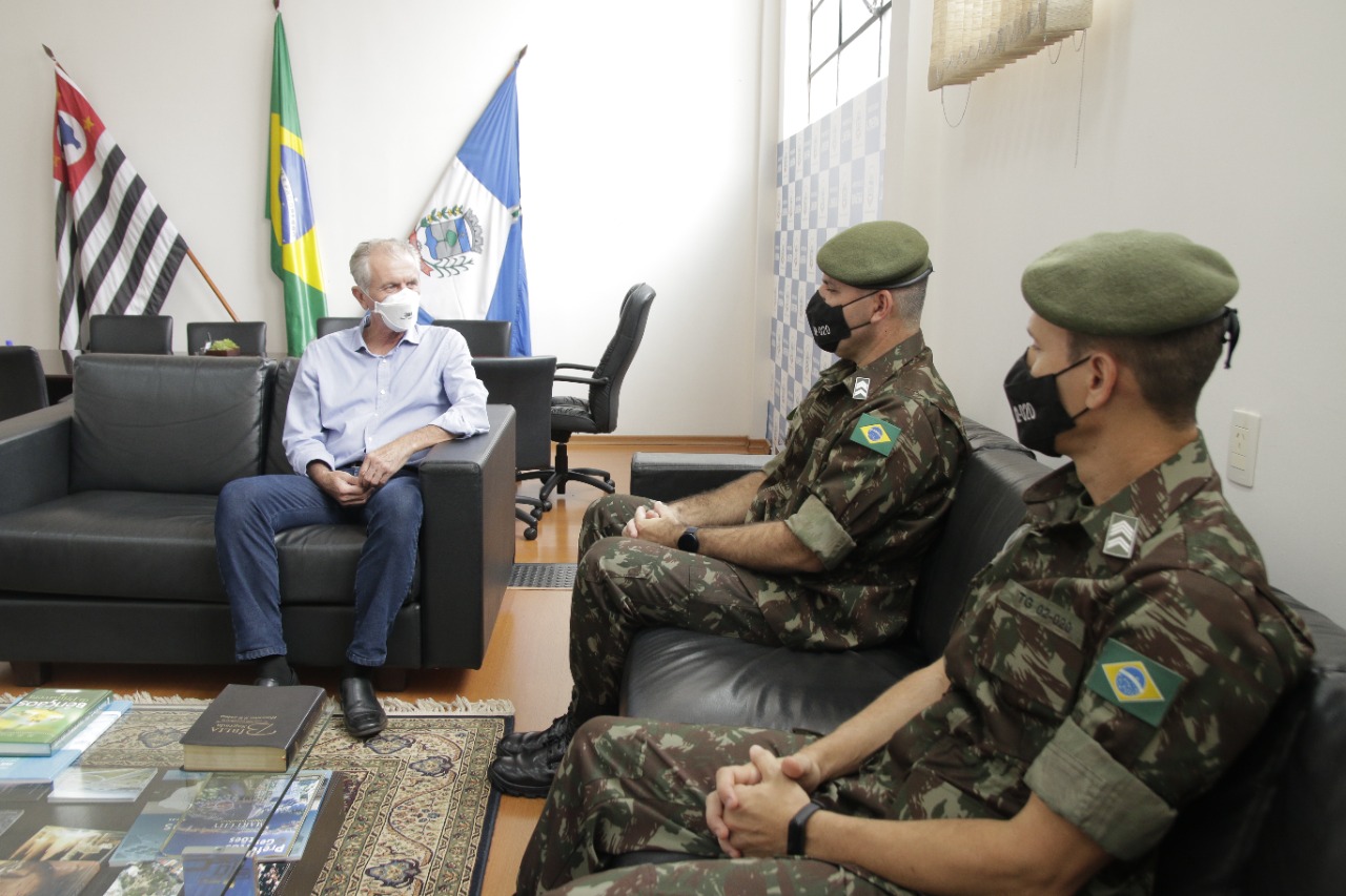 Botion recebe novos comandantes do Tiro de Guerra de Limeira antes do início da formação de atiradores