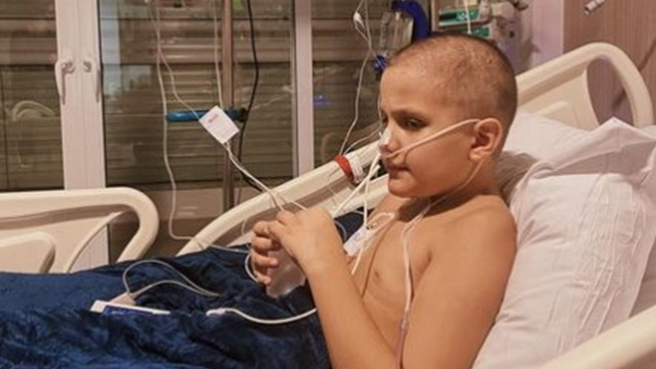Todos pelo Arthur: Família de garoto com câncer faz vaquinha para custear tratamento