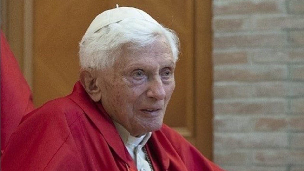 Ex-papa Bento 16 reconhece erros no tratamento de casos de abuso