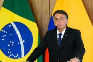 Bolsonaro tem encontro relâmpago com Fachin e Moraes e recebe convite para posse no TSE