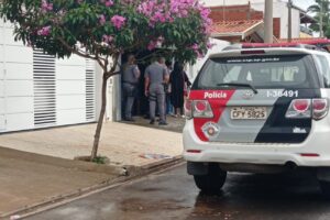 Jovem acusado de assassinar irmão no Jardim Manacá, em Limeira, se apresenta na delegacia