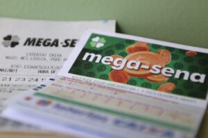 Mega-Sena acumula e pode pagar prêmio de R$ 37 milhões na terça-feira