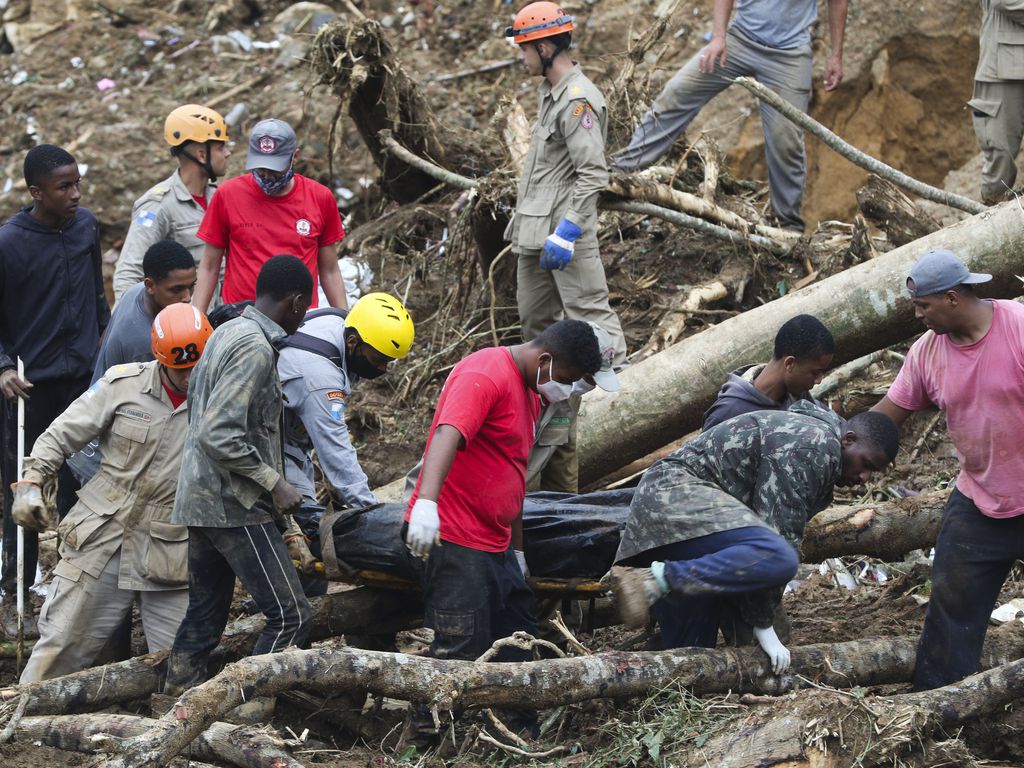 Mortes em Petrópolis sobem para 120; ao menos 116 estão desaparecidos