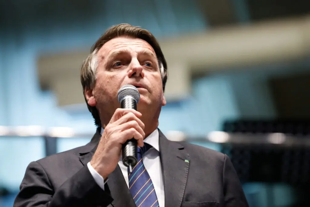 Bolsonaro diz que reajuste para policiais pode ficar para 2023