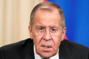 Rússia está disposta a negociar se Ucrânia depuser as armas, afirma ministro