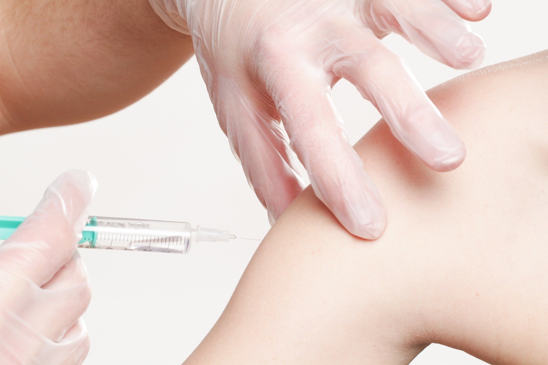 'As pessoas esquecem o quanto as doenças podem ser cruéis', diz infectologista sobre vacinação