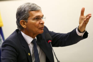 Bolsonaro decide demitir general da Petrobras, dizem aliados de Silva e Luna