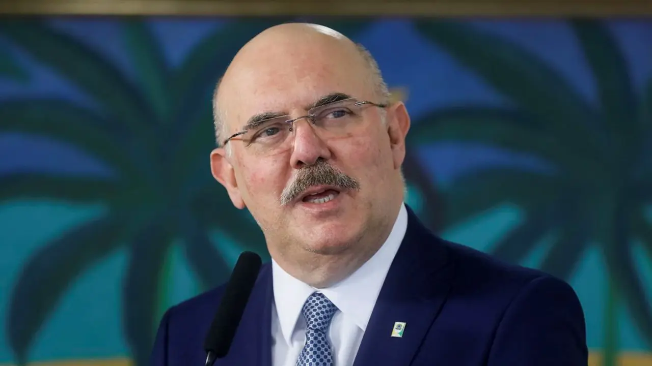 Bolsonaro deve afastar Milton Ribeiro do Ministério da Educação