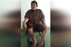 Família pede doação de cadeira de rodas motorizada para idoso doente em Minas Gerais