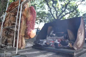 Grupo de limeirenses se une para cuidar de praça e confraterniza com churrasco em Limeira