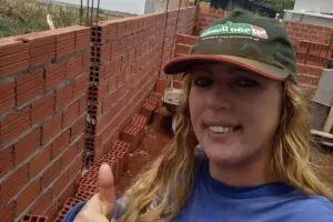 Pedreira Genny é sucesso nas redes sociais e representa as mulheres neste 8 de março