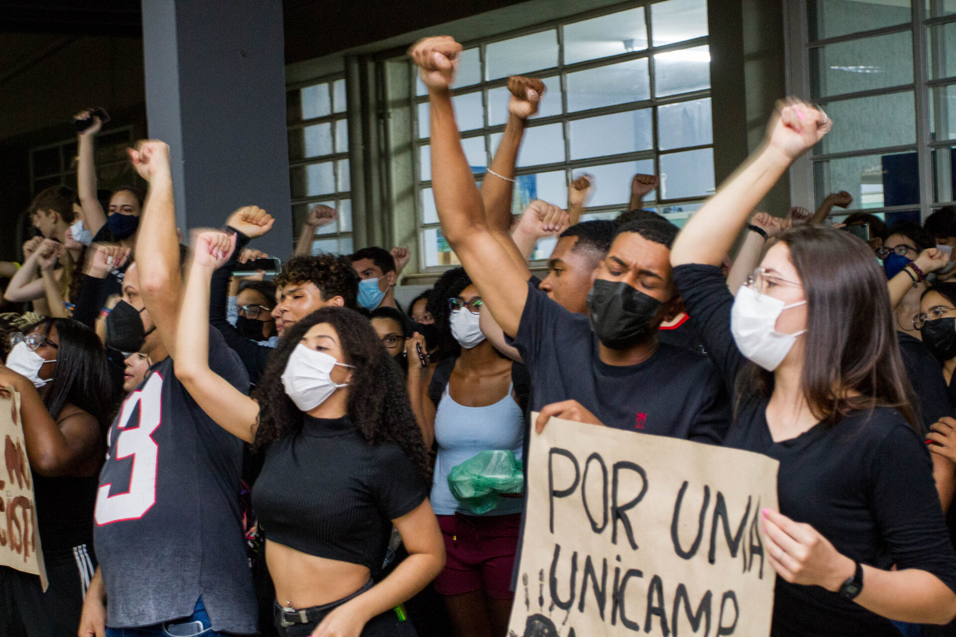 Durag entra, racismo sai', alunos de Ibirité fazem manifestação em