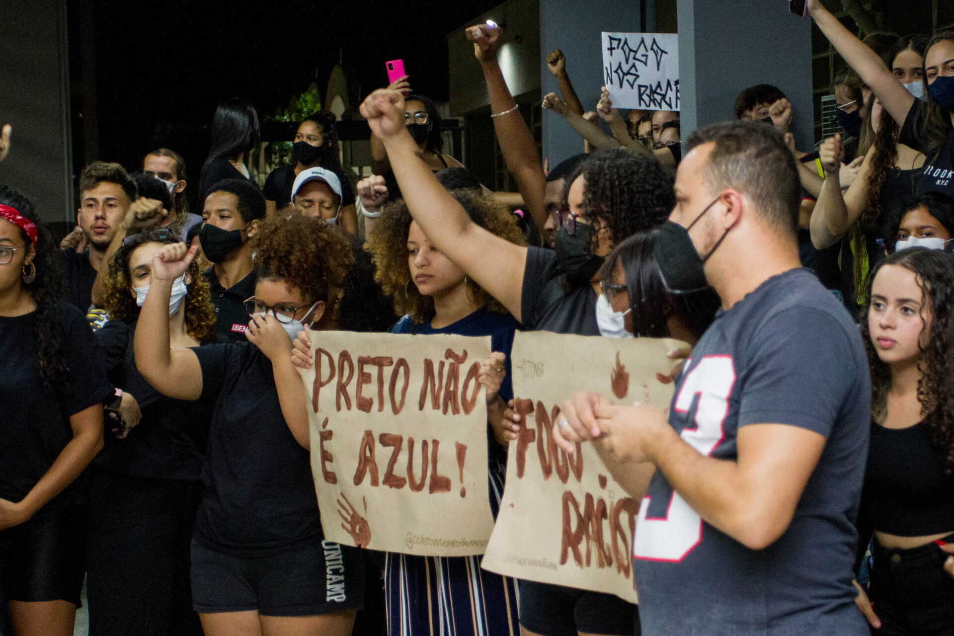 Durag entra, racismo sai', alunos de Ibirité fazem manifestação em