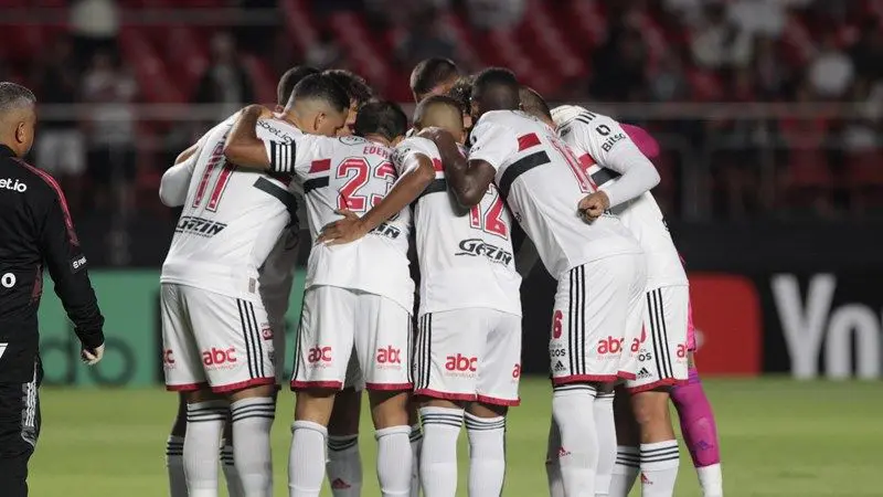 São Paulo vence Corinthians e busca primeiro título com Ceni