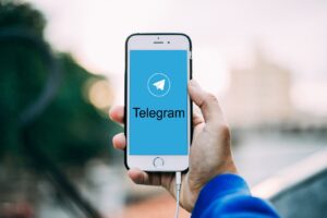 Moraes ameaça Telegram, mas trava julgamento sobre app de mensagens há 21 meses