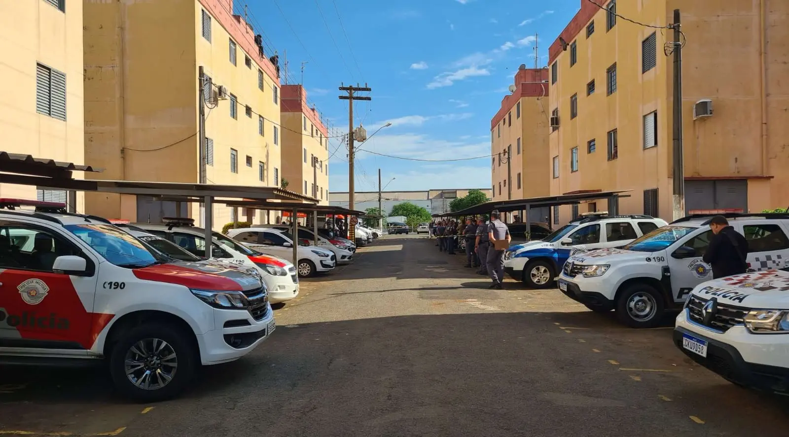 Polícia invade apartamento onde mulher mantinha filha refém em Cordeirópolis