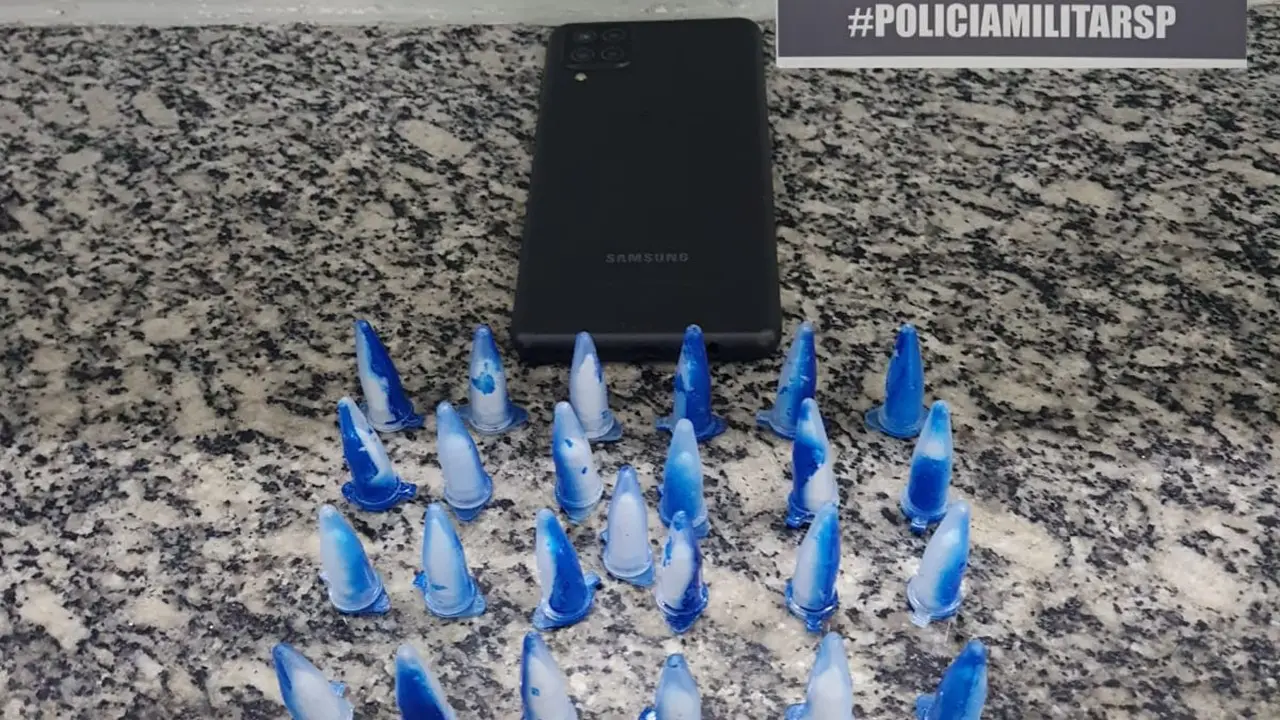 Homem é preso com drogas e celular roubado no Odécio Degan, em Limeira