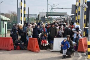 Civis da Ucrânia deixam cidades atacadas pela Rússia em 4ª tentativa de corredor humanitário