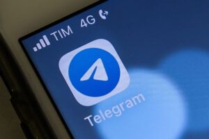Moraes, do STF, revoga decisão e libera Telegram em todo o Brasil