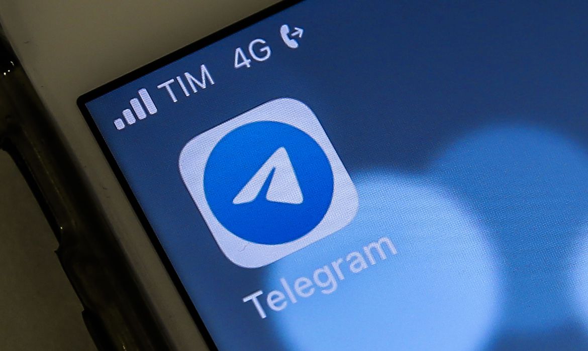 Moraes, do STF, revoga decisão e libera Telegram em todo o Brasil