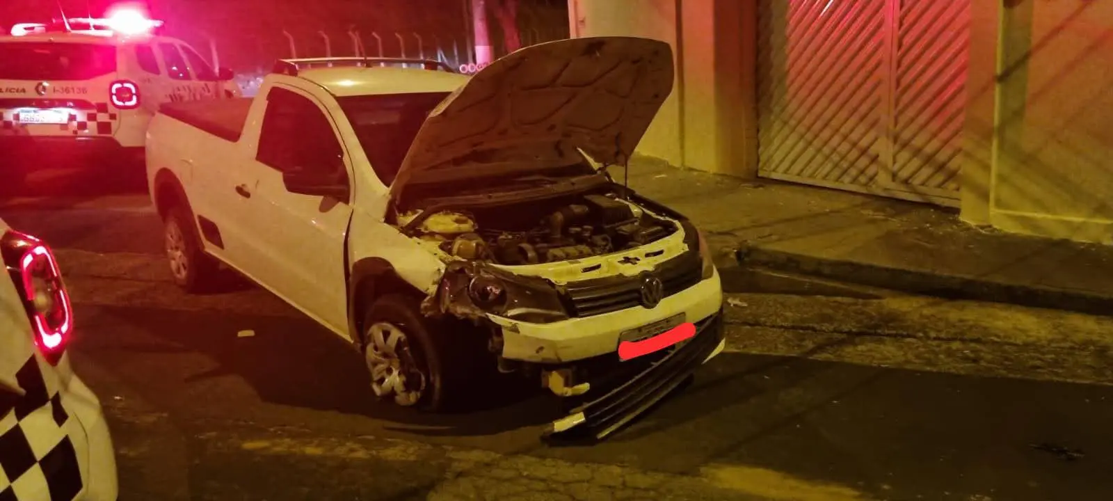 Carro foge da PM, mas bate em alambrado na Cecap, em Limeira