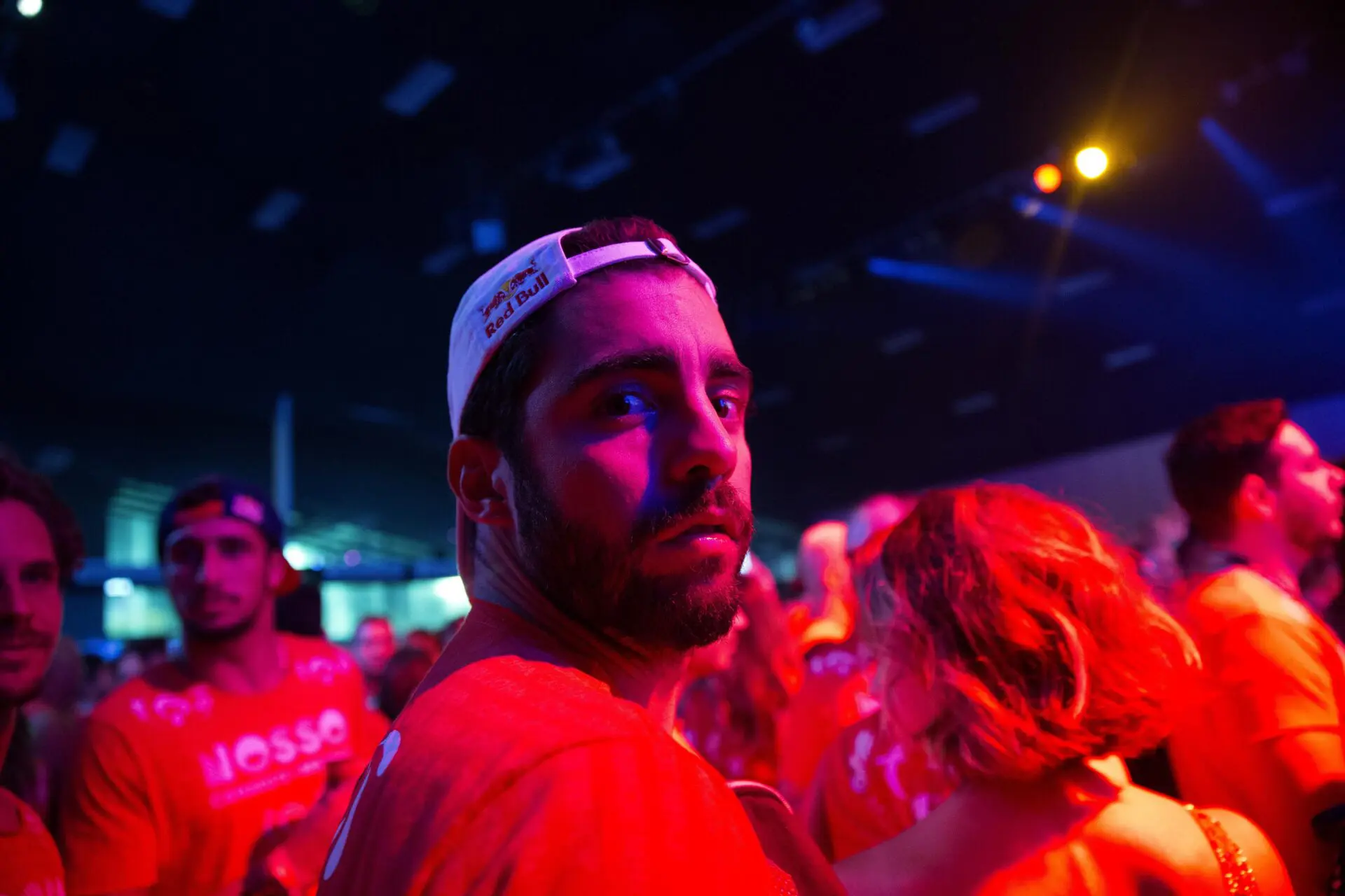 'O Carnaval me esperou', diz Pedro Scooby em área VIP na Sapucaí