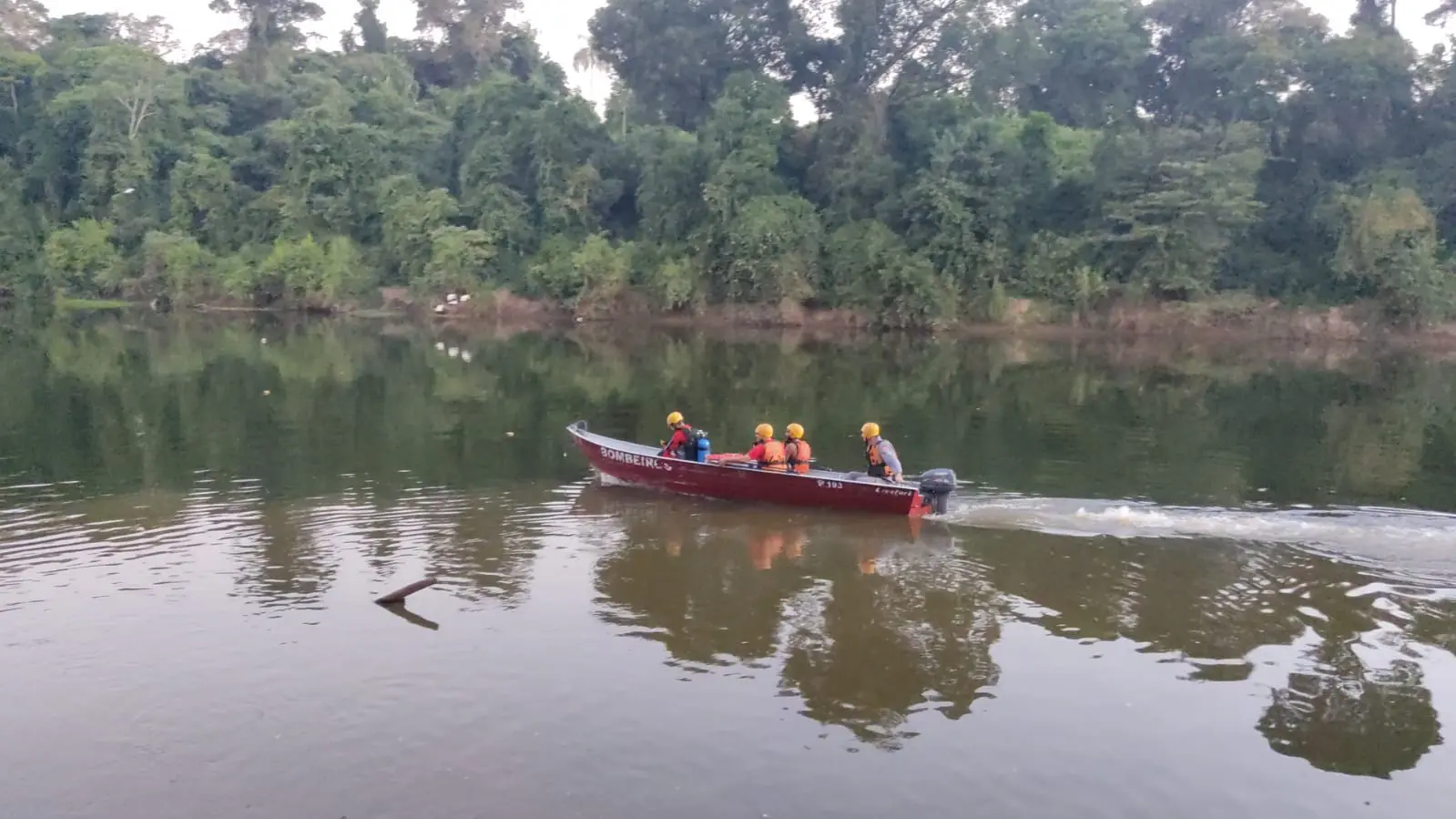Corpo de Bombeiros encontra corpo de um dos pescadores desaparecidos no Rio Piracicaba