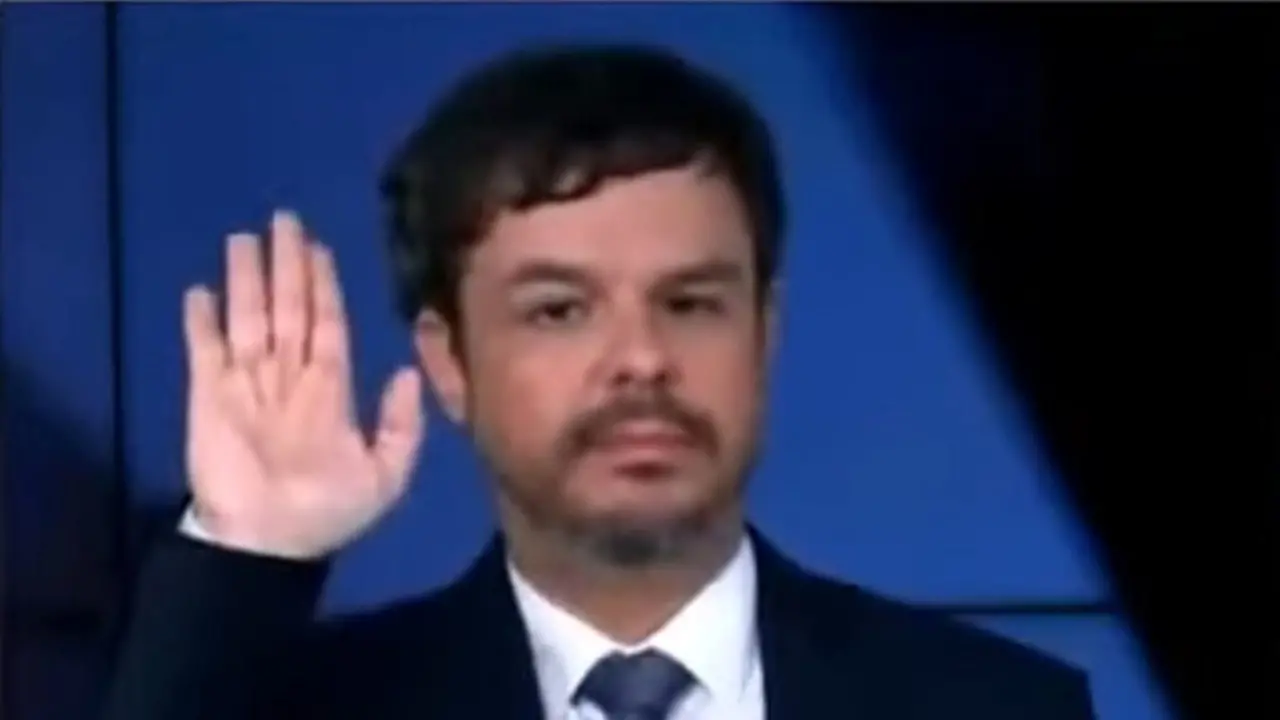 Adrilles Jorge é denunciado pelo Ministério Público, que acusa gesto nazista