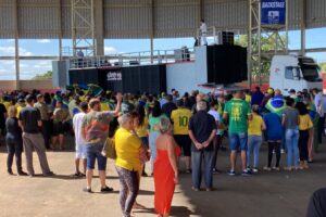 Motociata com Bolsonaro deixa São Paulo e bloqueia rodovia dos Bandeirantes