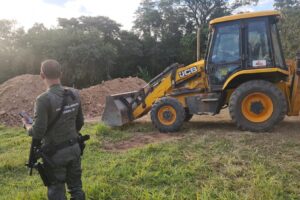 Pelotão Ambiental da GCM flagra crime em área embargada nos Pires
