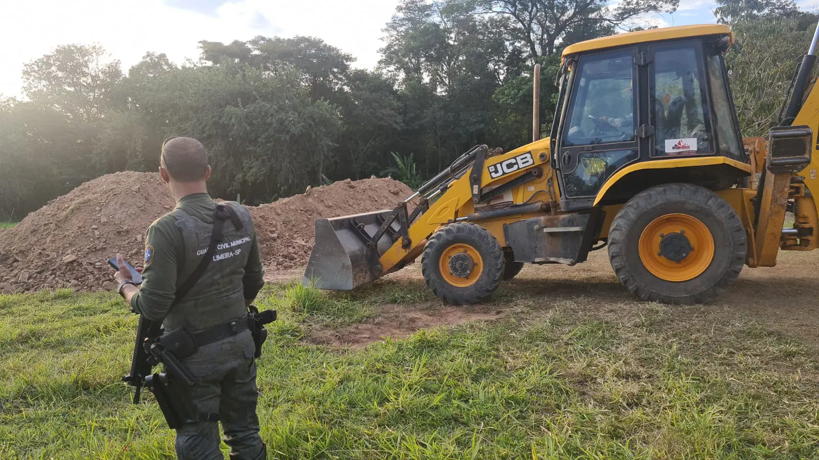 Pelotão Ambiental da GCM flagra crime em área embargada nos Pires