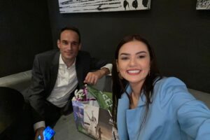 Ex-BBB Eslovênia janta com embaixador da Eslovênia no Brasil e quer conhecer o país