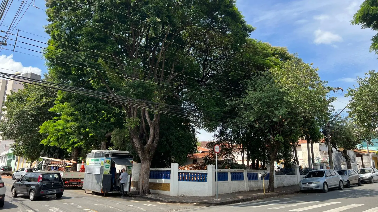 Imóvel de 80 anos é demolido na Boa Vista, em Limeira, e revolta moradores do bairro