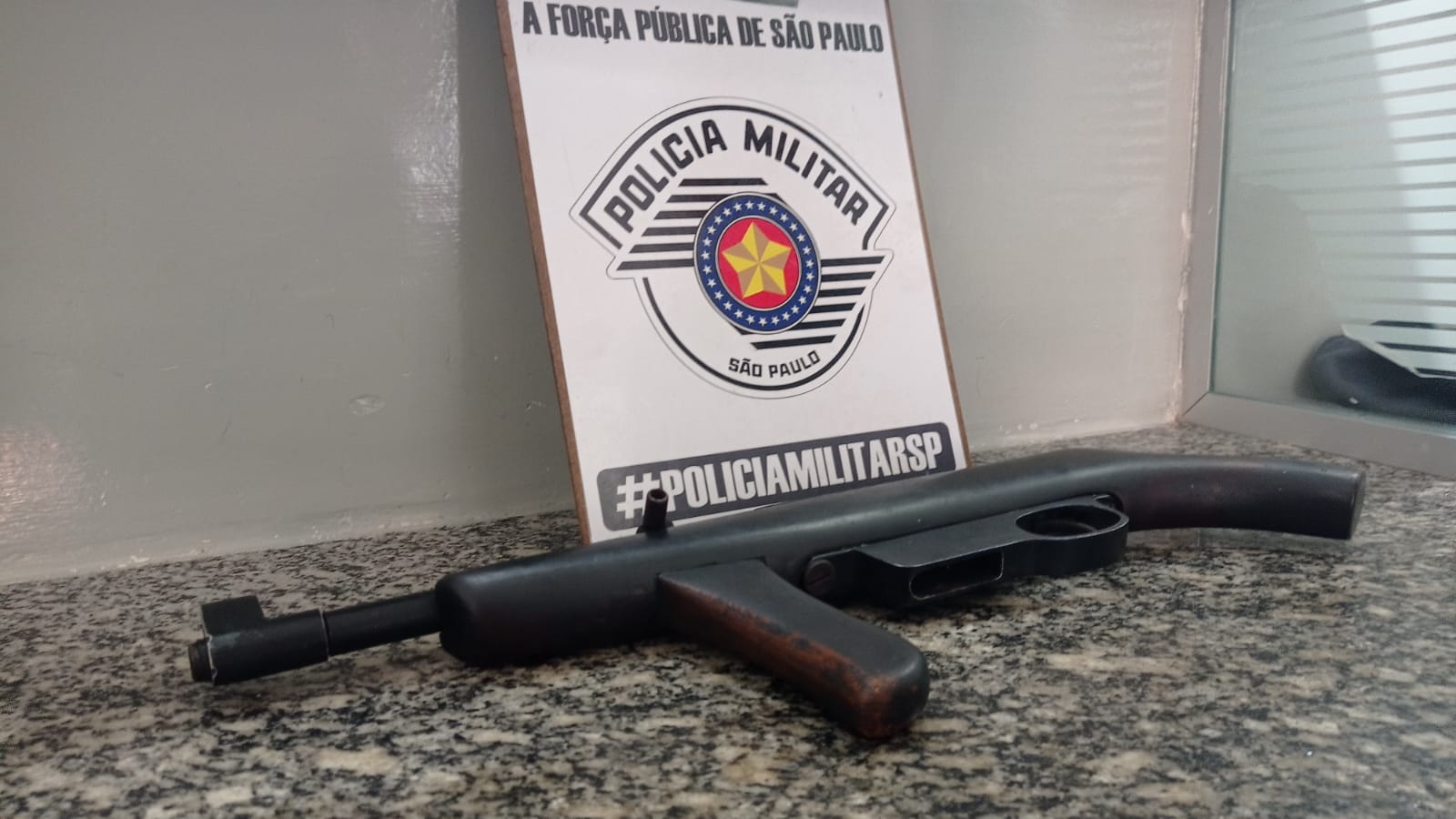 Jovem é preso com arma artesanal e abordagem gera tumulto no Odécio Degan, em Limeira