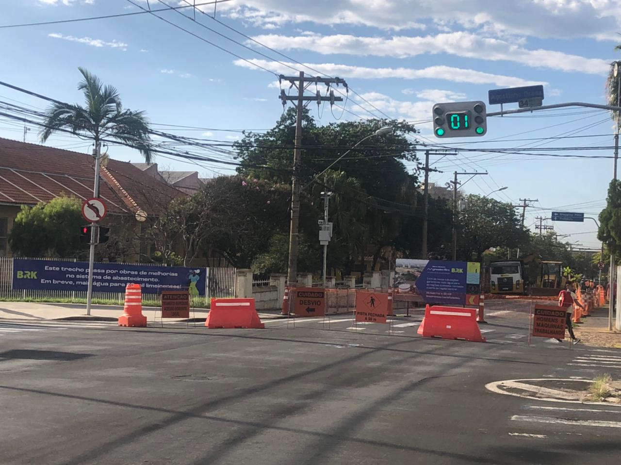 Obras de nova adutora chegam à Rua Prefeito Dr. Alberto Ferreira e interditam trecho