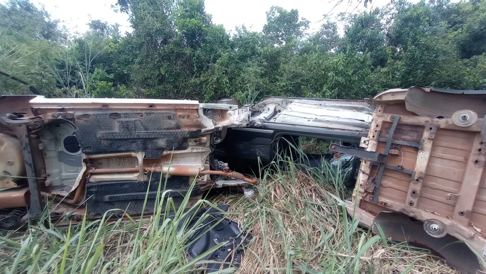 Polícia Militar encontra desmanche com 23 veículos na Rodovia Limeira-Mogi Mirim, em Engenheiro Coelho